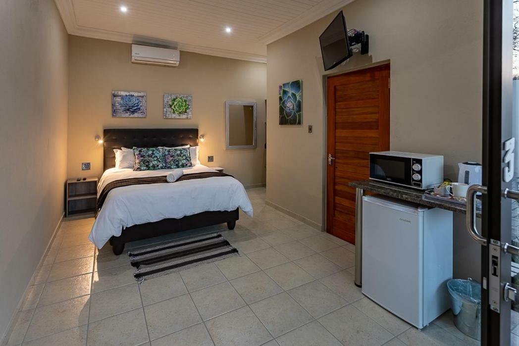 Hotel Kiyala Guest Farm à Mbombela Extérieur photo